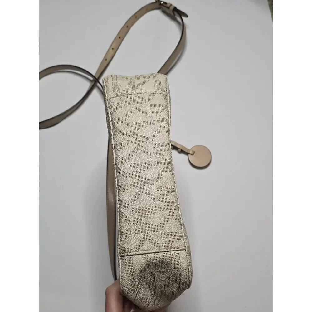 Michael Kors Jet Set Travel Signature Logo Messenger Bag - Color cream